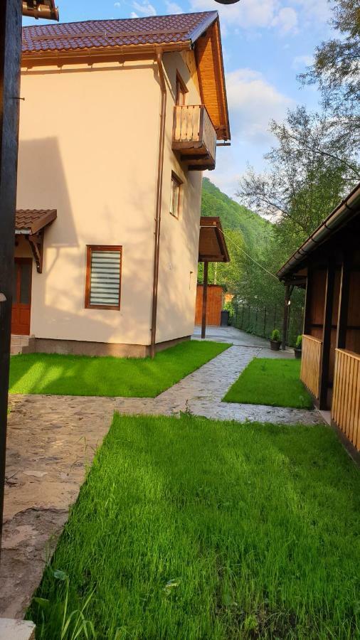 Pensiunea Petru Şugag Esterno foto